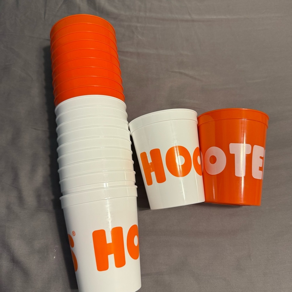 20 NEW Hooters cups perfect for Beer Pong